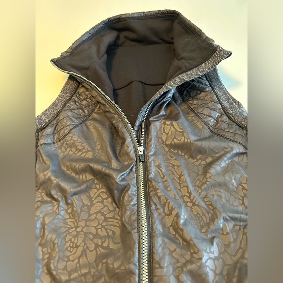 Lululemon Rebel Runner Vest, Black Petal Camo Embossed Wee Stripe Full, Sz S - Picture 5 of 12